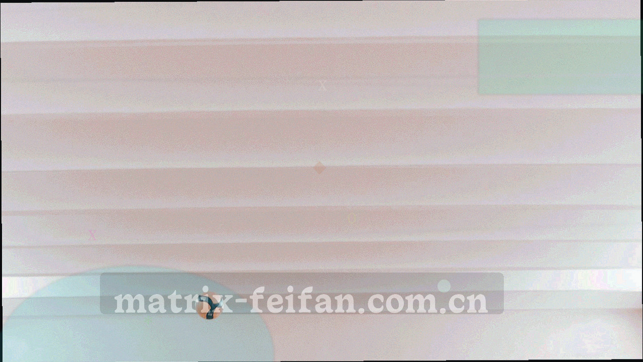 足球比赛与观众席的模糊动态氛围，橙色光线延长线，暗示高速直播